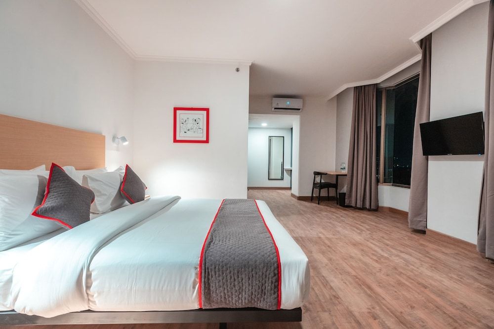 Super OYO Townhouse 2 Hotel Gunung Sahari Deluxe Double Room 4