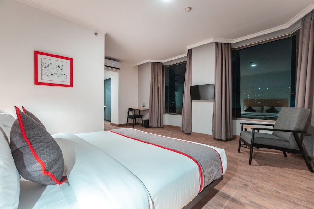 Super OYO Townhouse 2 Hotel Gunung Sahari Deluxe Double Room 7