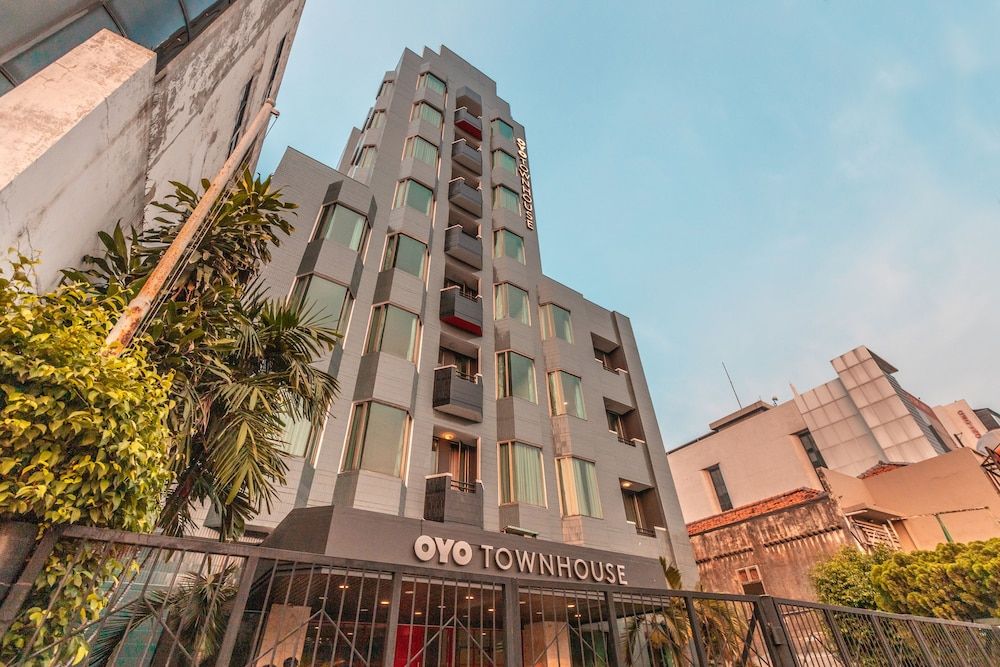 undefined Super OYO Townhouse 2 Hotel Gunung Sahari 4