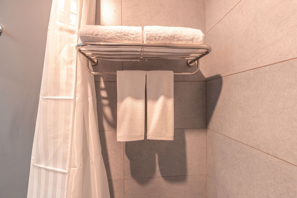 Super OYO Townhouse 2 Hotel Gunung Sahari Deluxe Twin Room 11