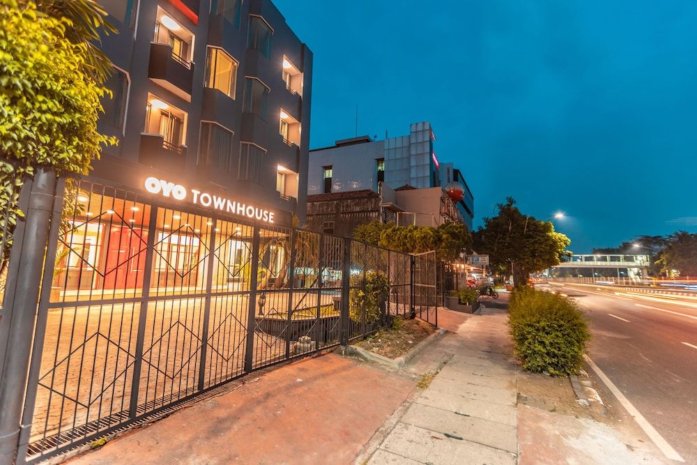 undefined Super OYO Townhouse 2 Hotel Gunung Sahari 8