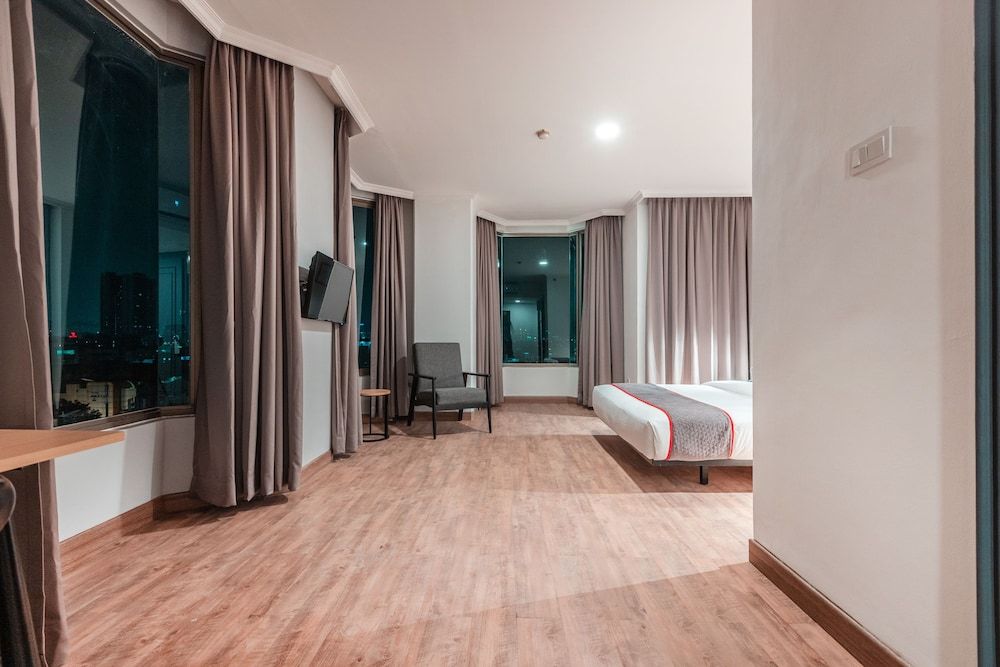 Super OYO Townhouse 2 Hotel Gunung Sahari Deluxe Double Room 6