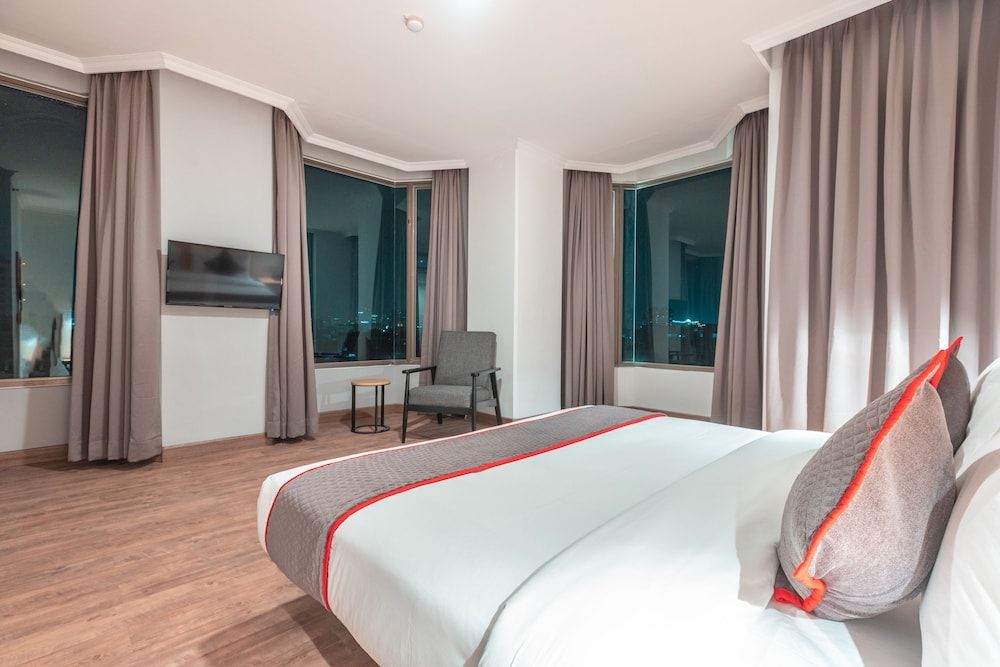 Super OYO Townhouse 2 Hotel Gunung Sahari Deluxe Double Room 5