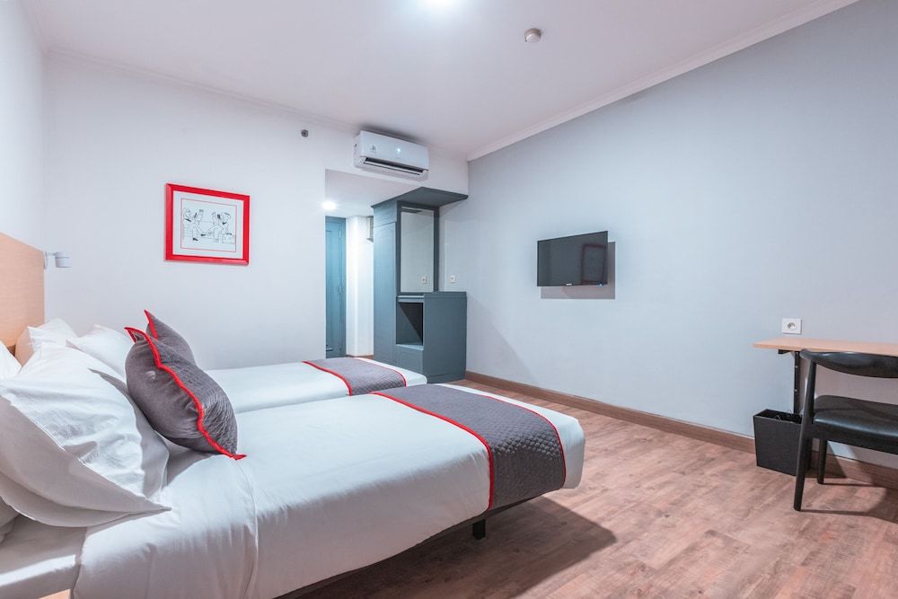 Super OYO Townhouse 2 Hotel Gunung Sahari Deluxe Twin Room 3