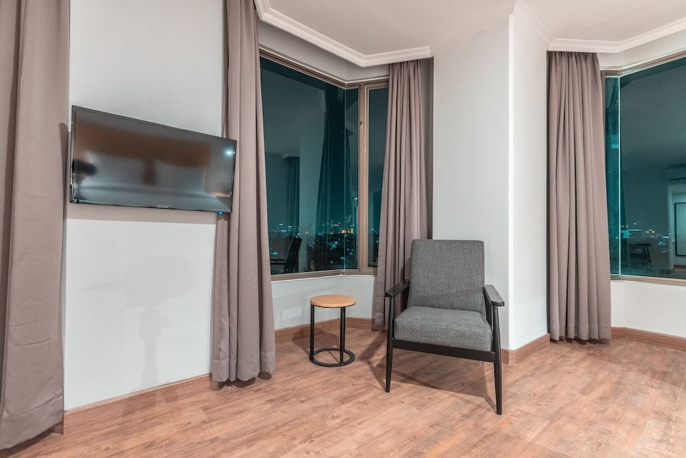 Super OYO Townhouse 2 Hotel Gunung Sahari Deluxe Double Room 8