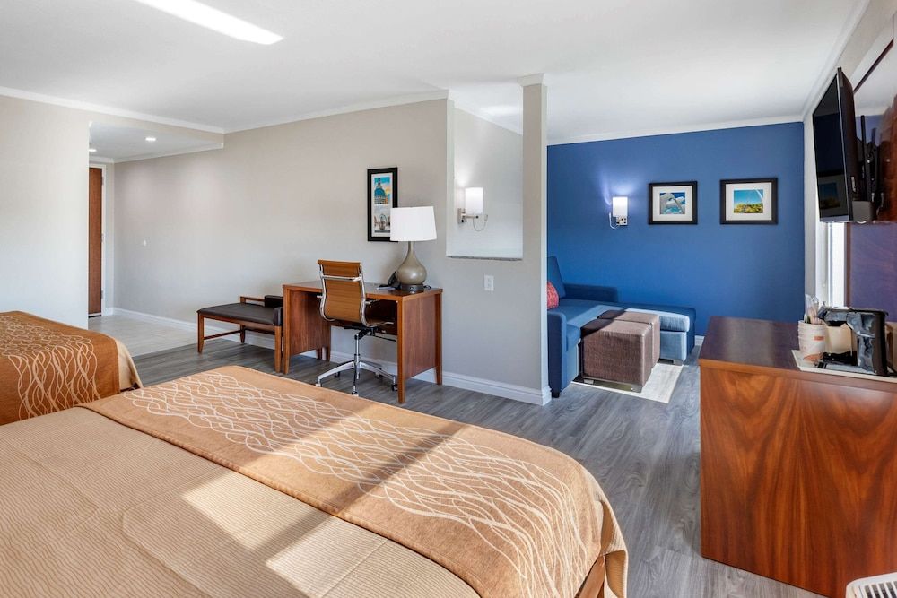 Suite, Multiple Beds, Corner (Upgrade)