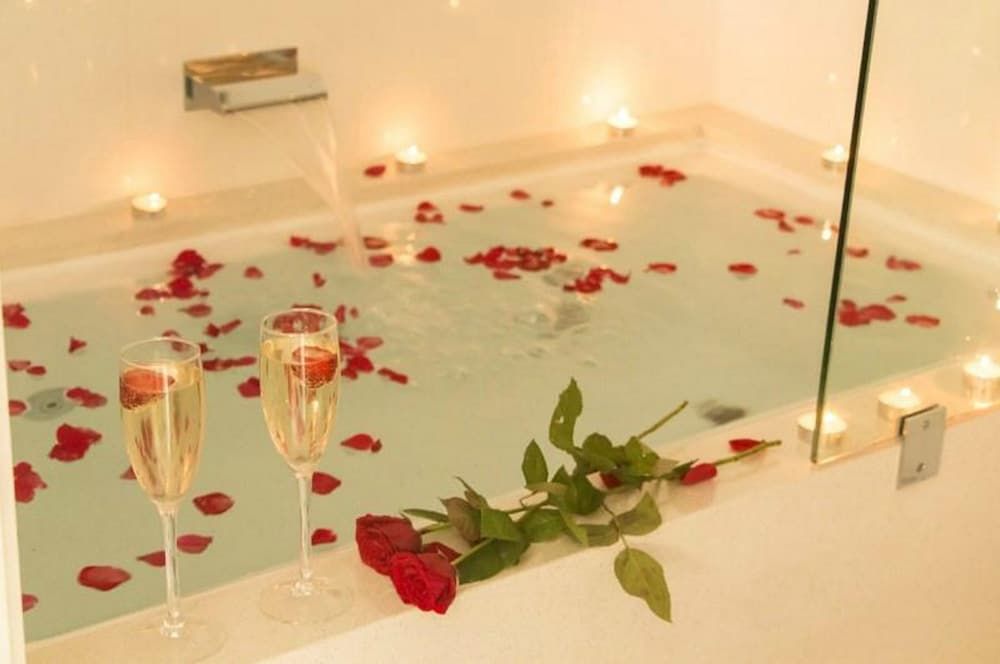 Byron Central Apartments Deluxe Spa Loft 5