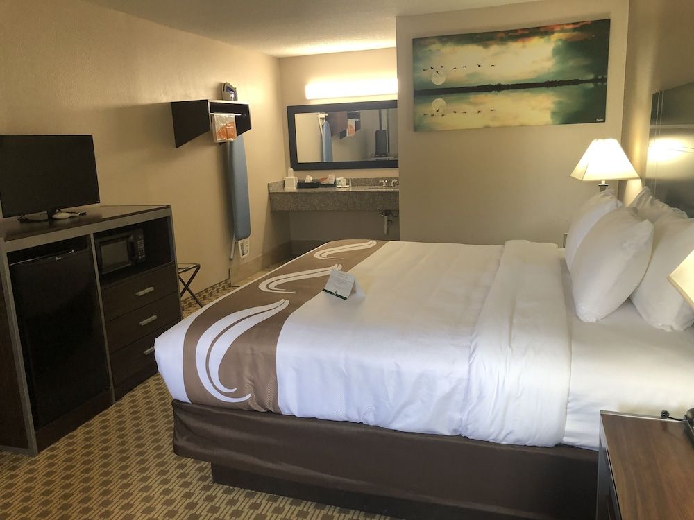 Quality Inn Madisonville Standard Room, 1 King Bed, Non Smoking 2