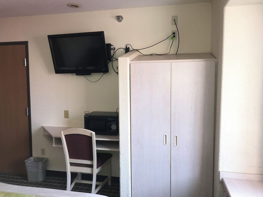 Chadron Inn & Suites Basic Single Room 5