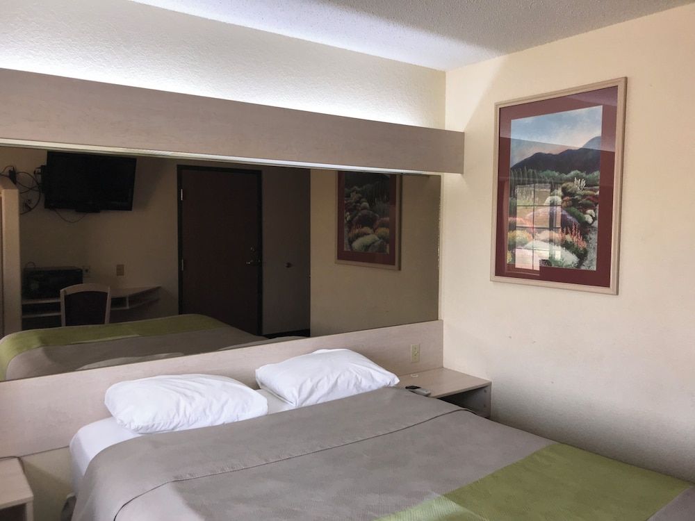 Chadron Inn & Suites Senior Single Room