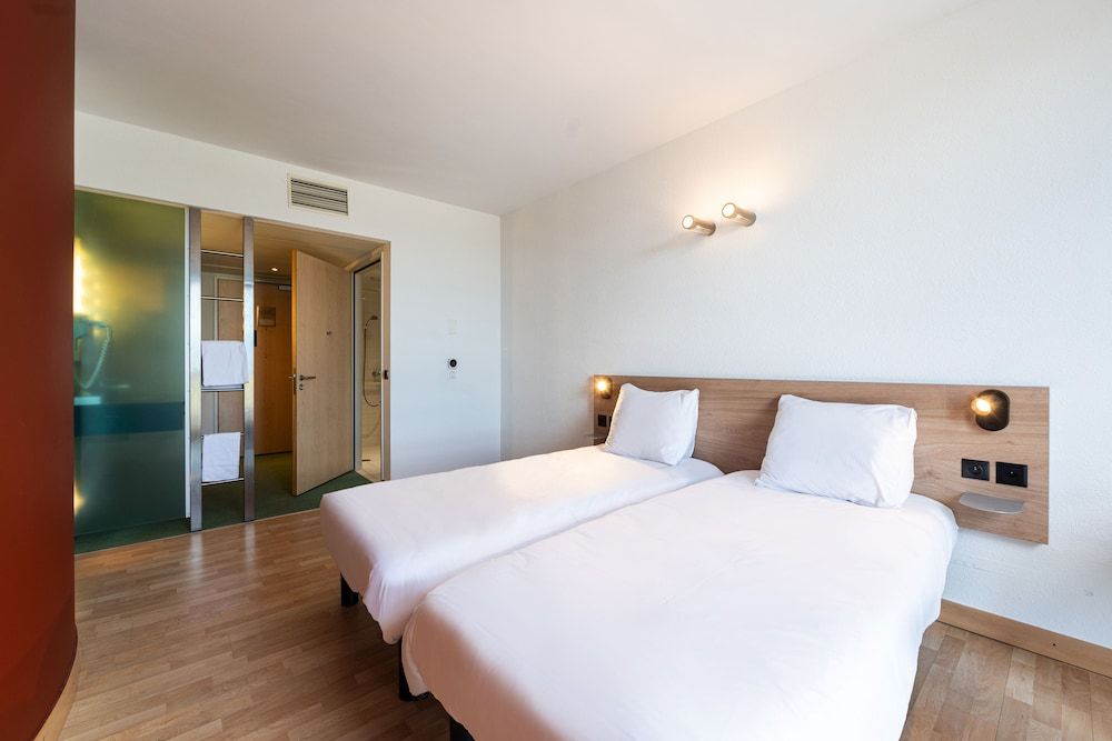 B&B Hotel Lully 3 Lakes Twin Room 2