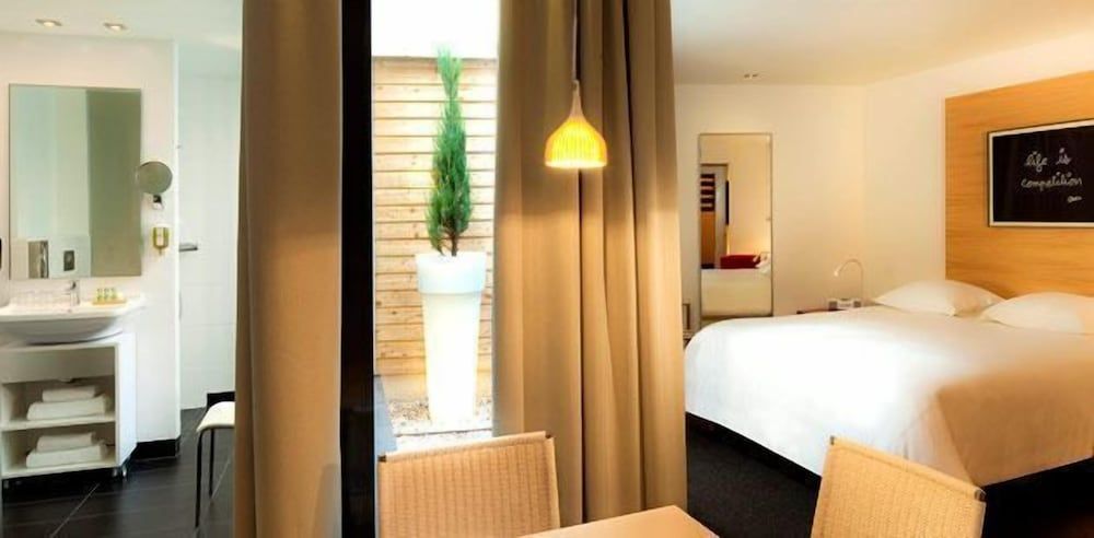 Le Pavillon 7 Double Room 4