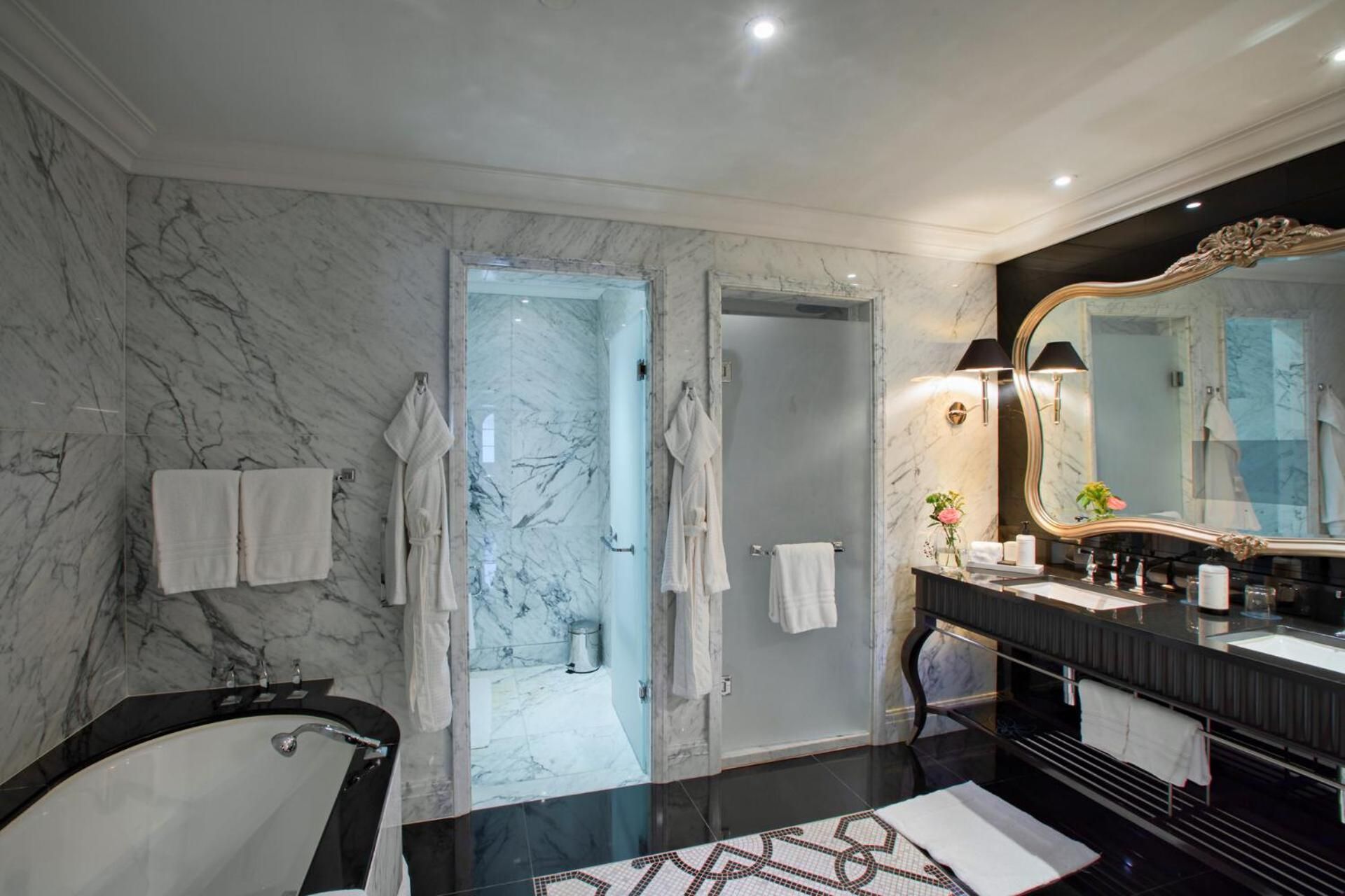 Executive Suite Park View King