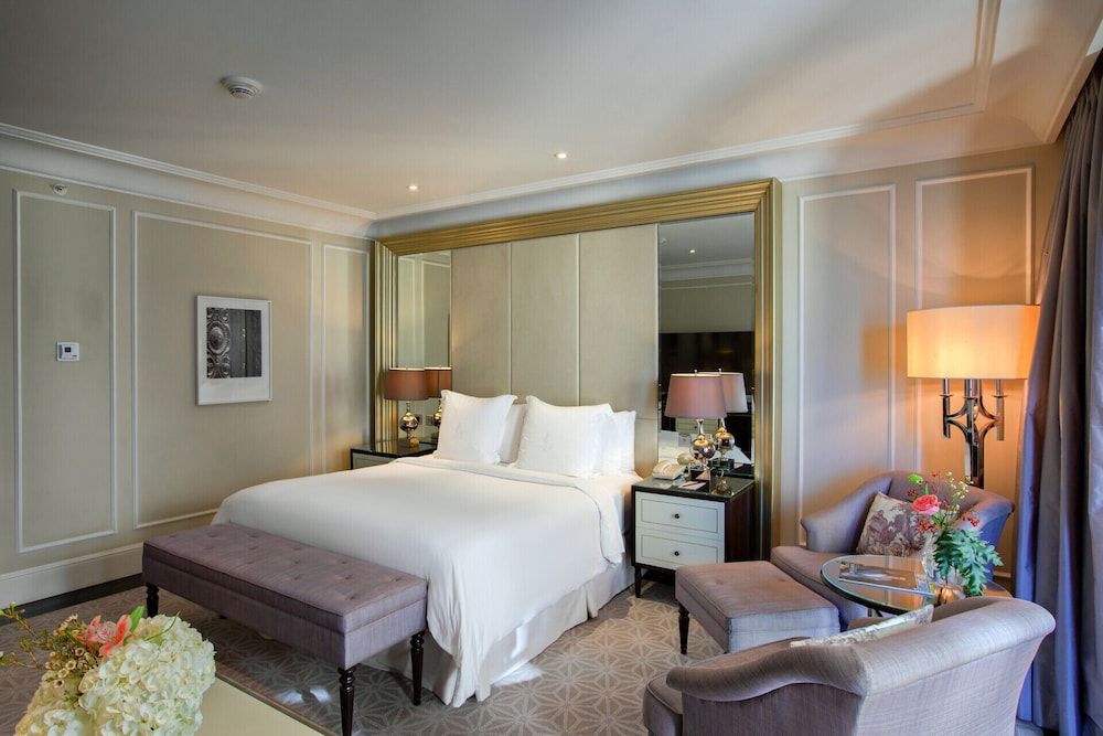Deluxe Room, 1 King Bed (Old City View)