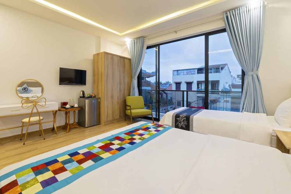 Q Villa Hoi An Deluxe Triple Room, Balcony 2