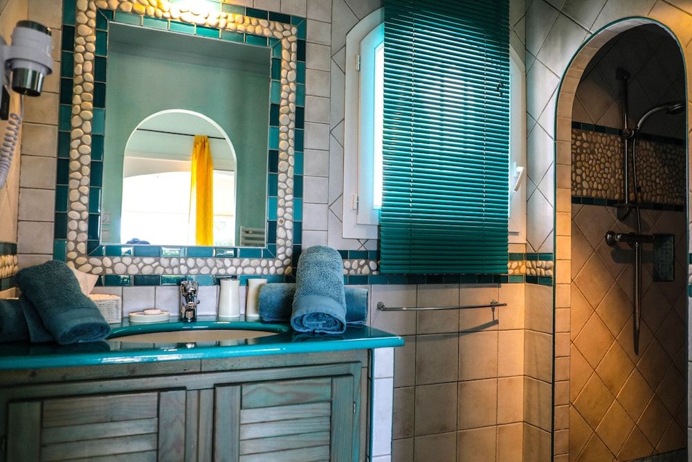 Val D'azur Chambres D'hôtes de Charme Double Room, 1 Double Bed (Lagon) 5