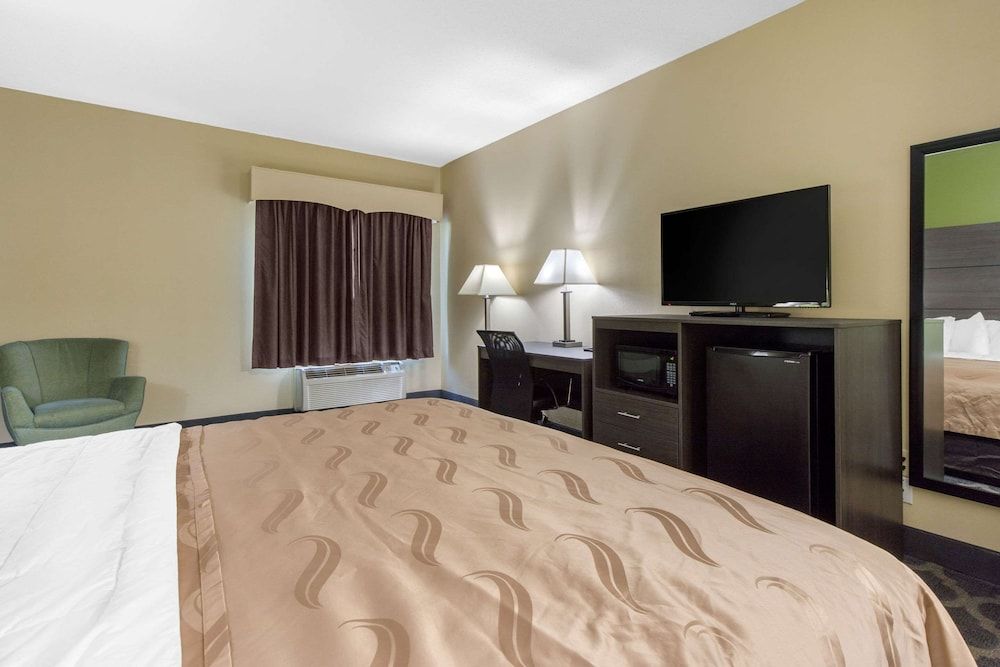 Quality Inn Kingstree Standard Room, 1 King Bed, Non Smoking 5