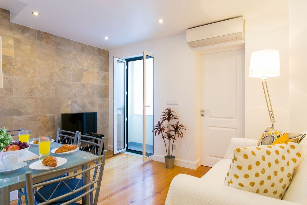 JOIVY Cosy 1-bed flat w/balcony in Alfama, moments from the Port Apartment, 1 Bedroom, Balcony, City View 11