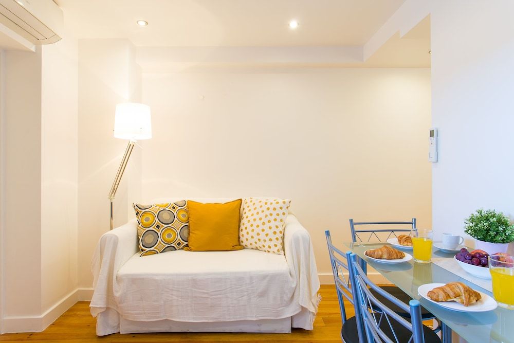 JOIVY Cosy 1-bed flat w/balcony in Alfama, moments from the Port Apartment, 1 Bedroom, Balcony, City View 12
