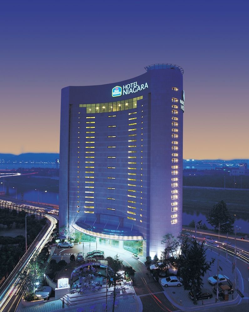 undefined Niagara Hotel 7