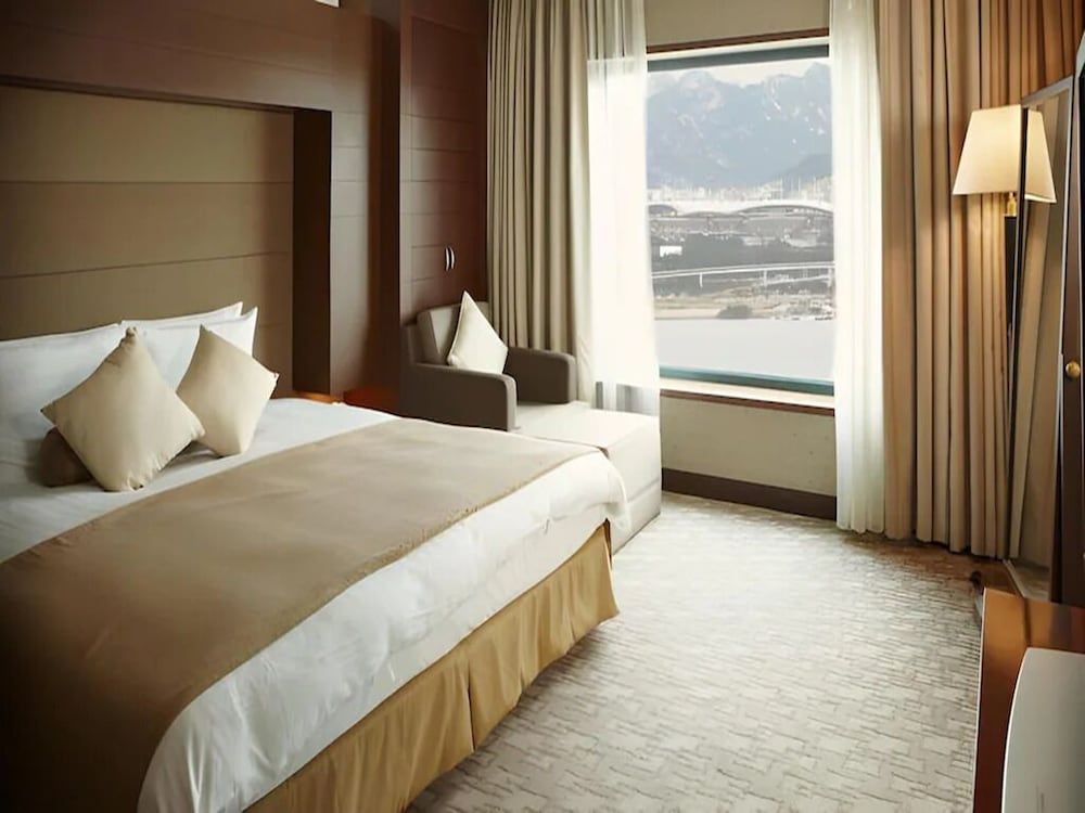 undefined Niagara Hotel 3