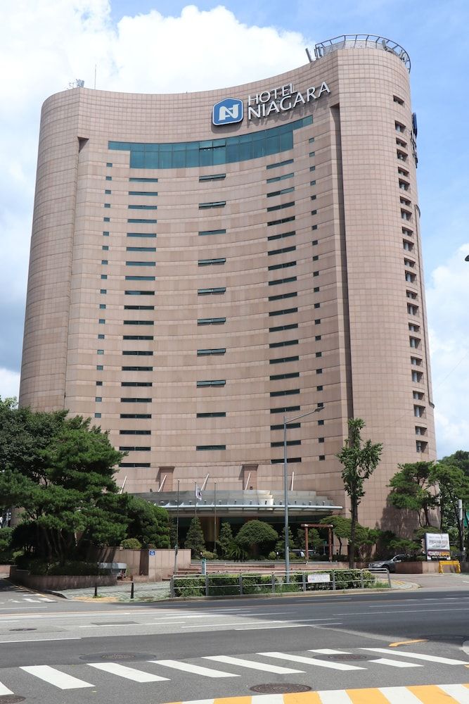 undefined Niagara Hotel 10