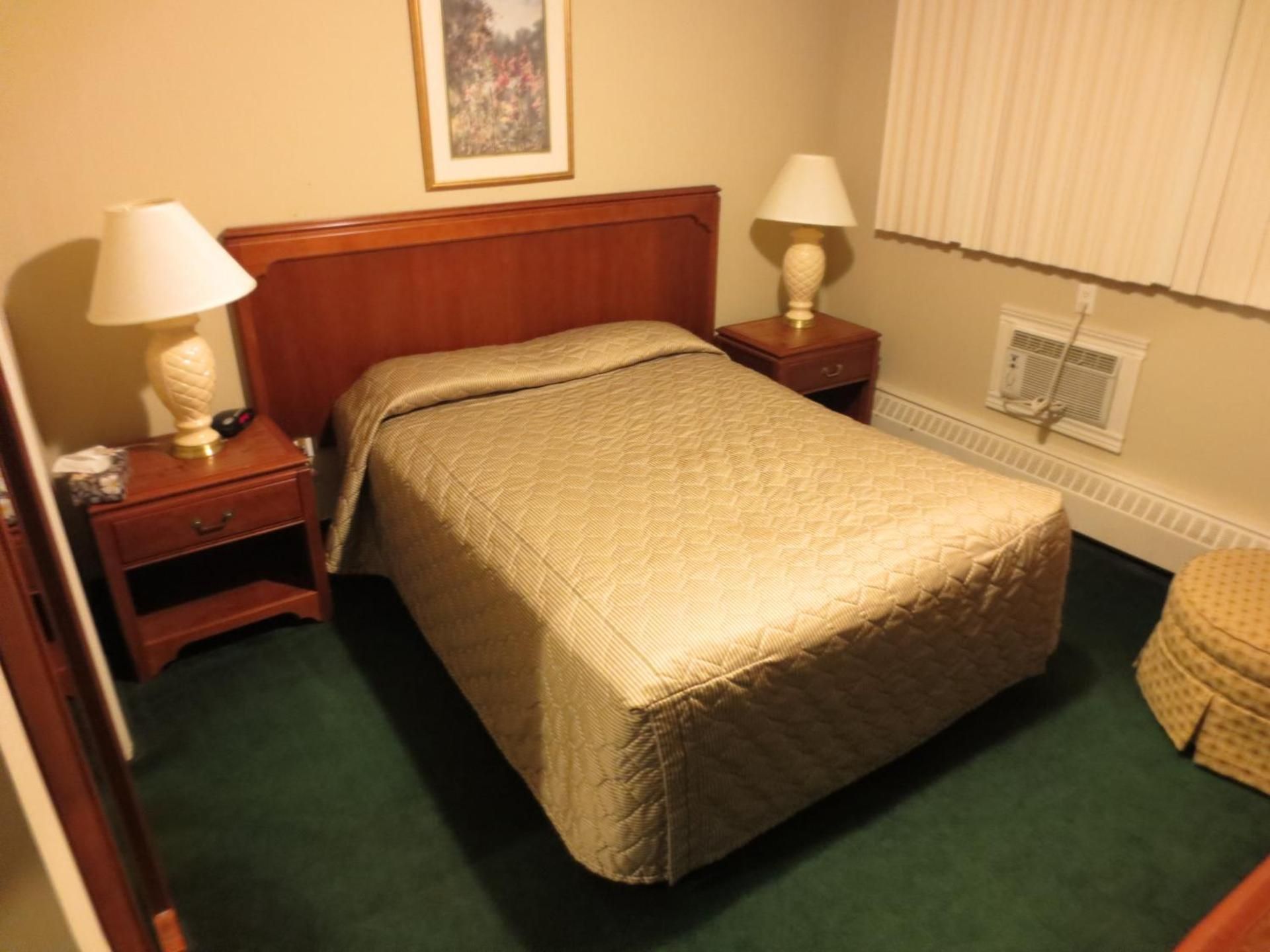 Queen Room - Non-Smoking