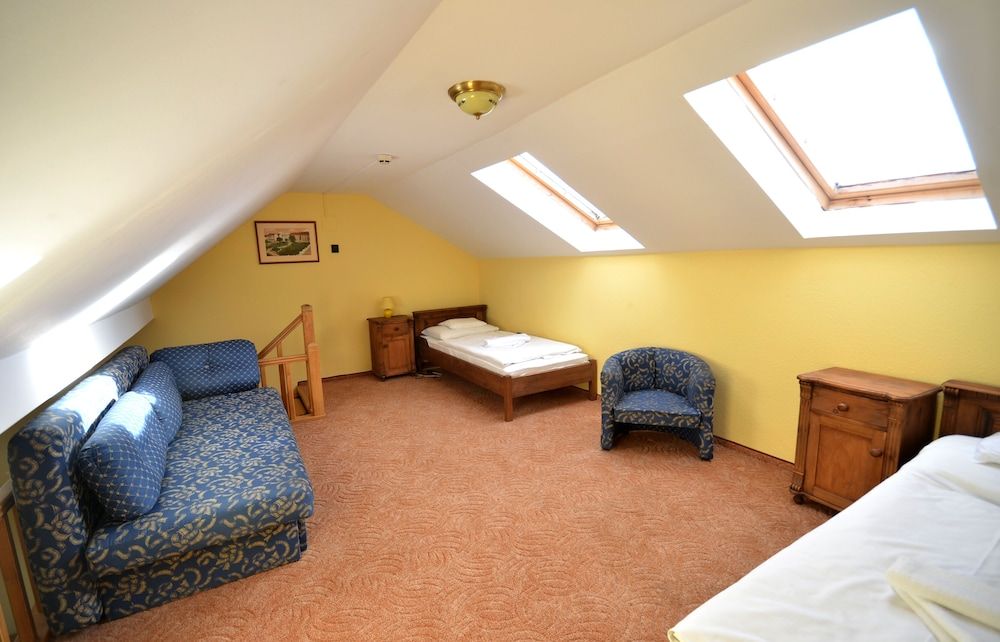 Révész Hotel Standard Triple Room