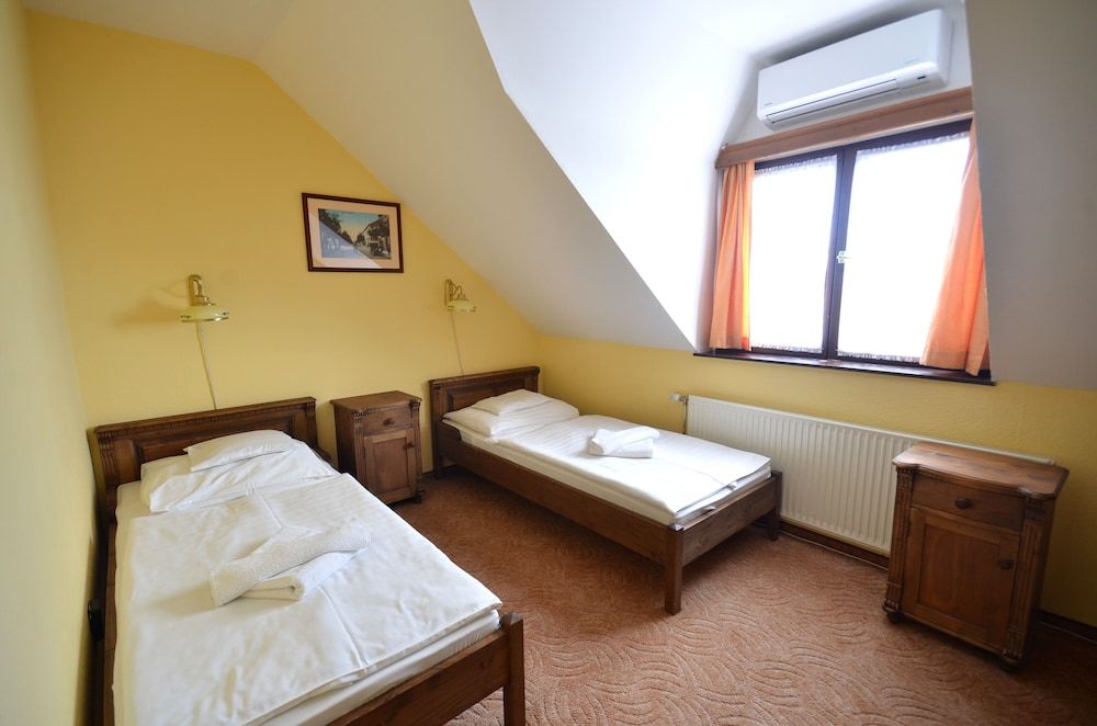 Révész Hotel Basic Double Room 2