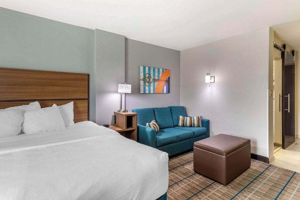 MainStay Suites Bowling Green North Suite, 1 King Bed, Accessible, Non Smoking (Efficiency) 2