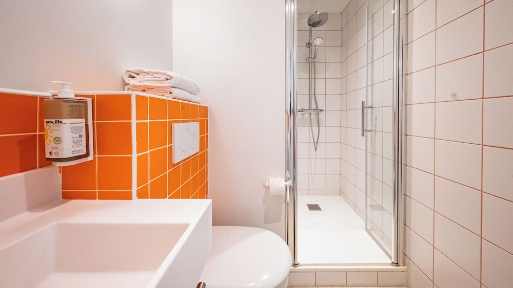 greet Hotel Massieux Lyon Nord Room, 1 Double Bed (Little Pop) 5