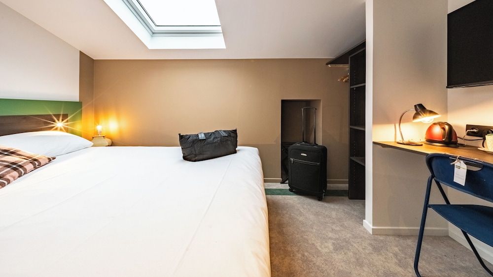 greet Hotel Massieux Lyon Nord Room, 1 Double Bed (Little Pop) 3