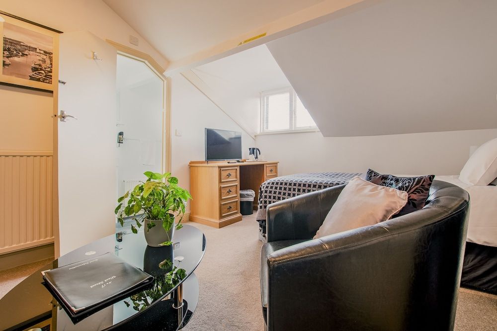 Rowntree Lodge Twin Room 5