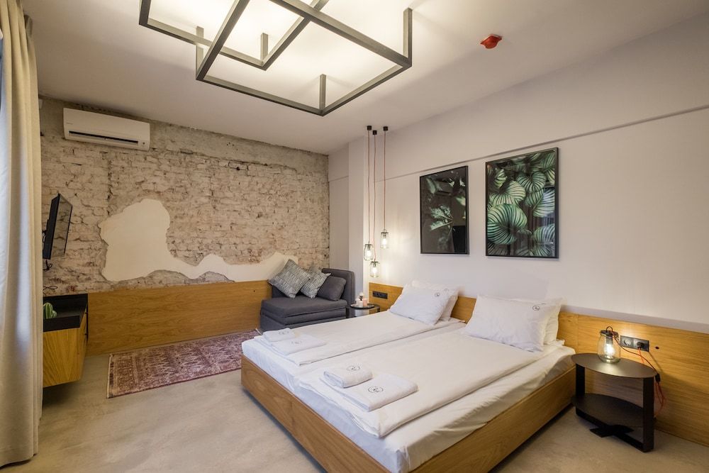 R34 Boutique Hotel Deluxe Studio 3