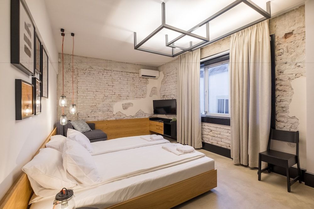 R34 Boutique Hotel Deluxe Studio 5