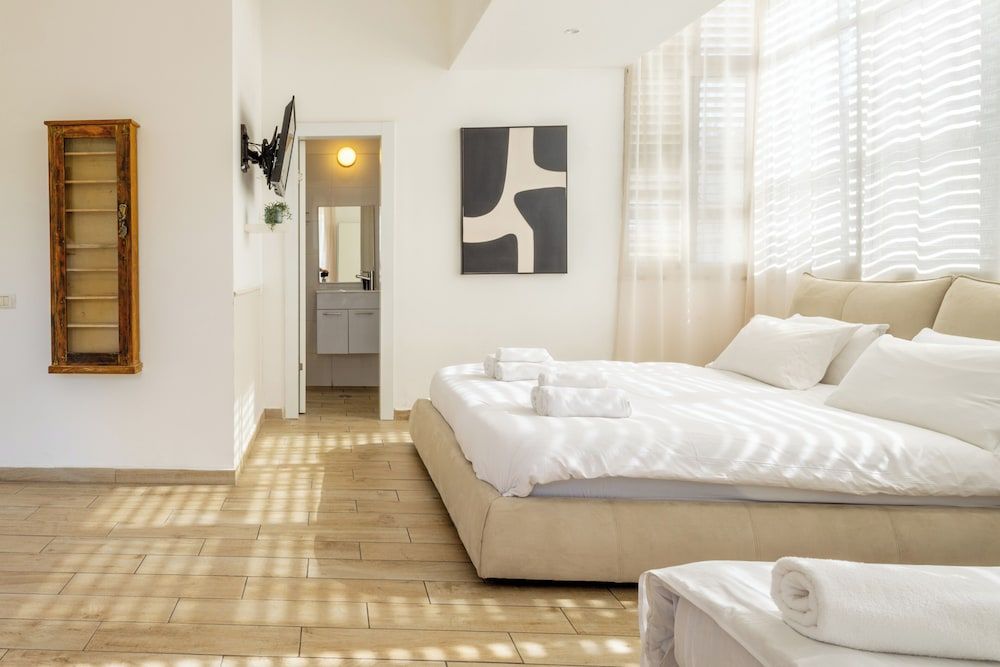 undefined Heart of TLV-Modern wBalcony- 3BD & 3BR 2