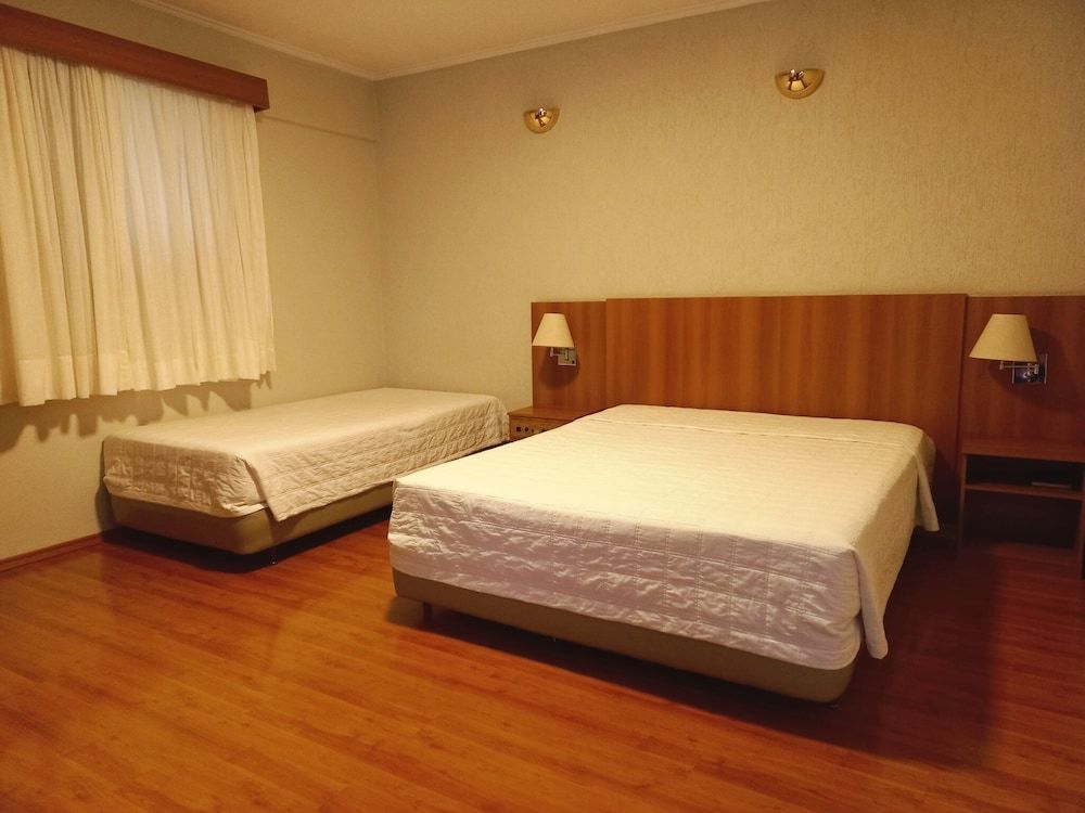 Deluxe Suite, Jetted Tub
