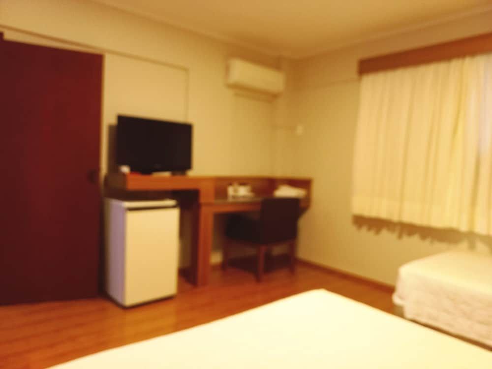 Deluxe Suite, Jetted Tub