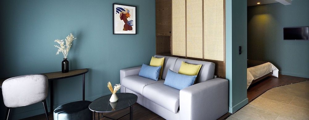 Roomore Apartments Deluxe Apartment, City View (R4) 5