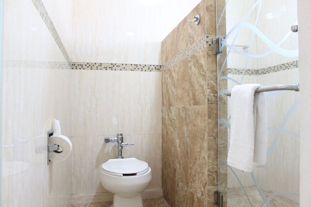 Hotel Flamingo Irapuato Family Room 6