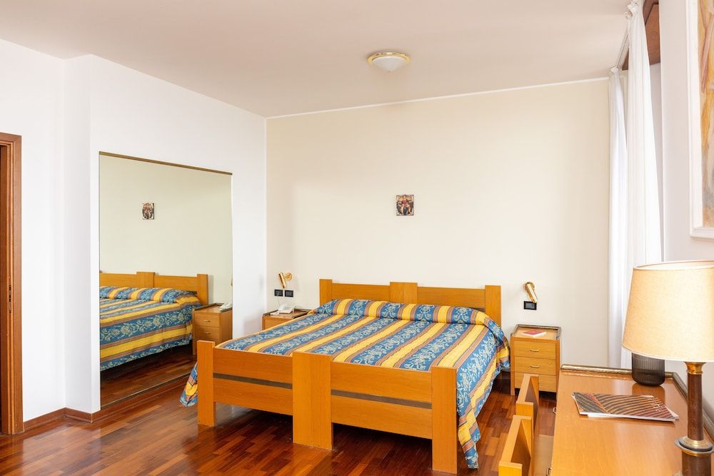 Albergo Sacro Monte Varese Elite Double or Twin Room, Lake View