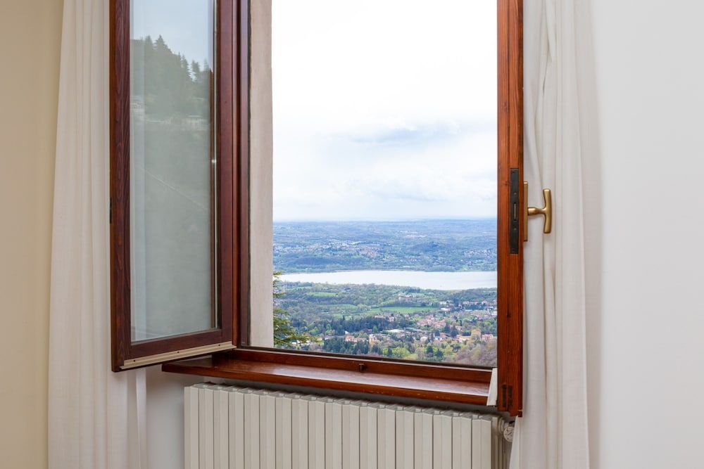 Albergo Sacro Monte Varese Elite Double or Twin Room, Lake View 8