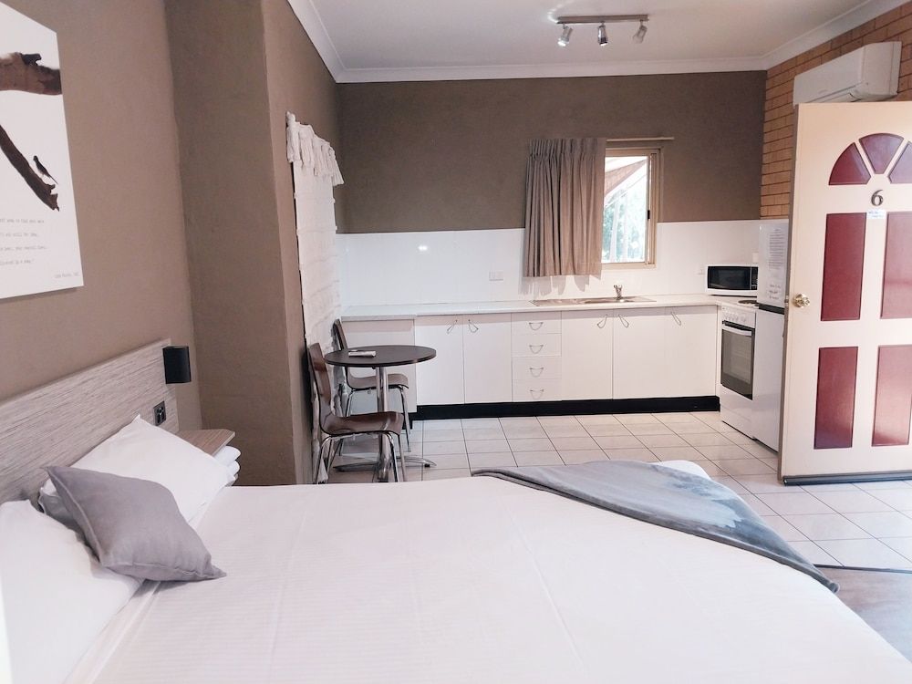 Queen Room (Pet Friendly)