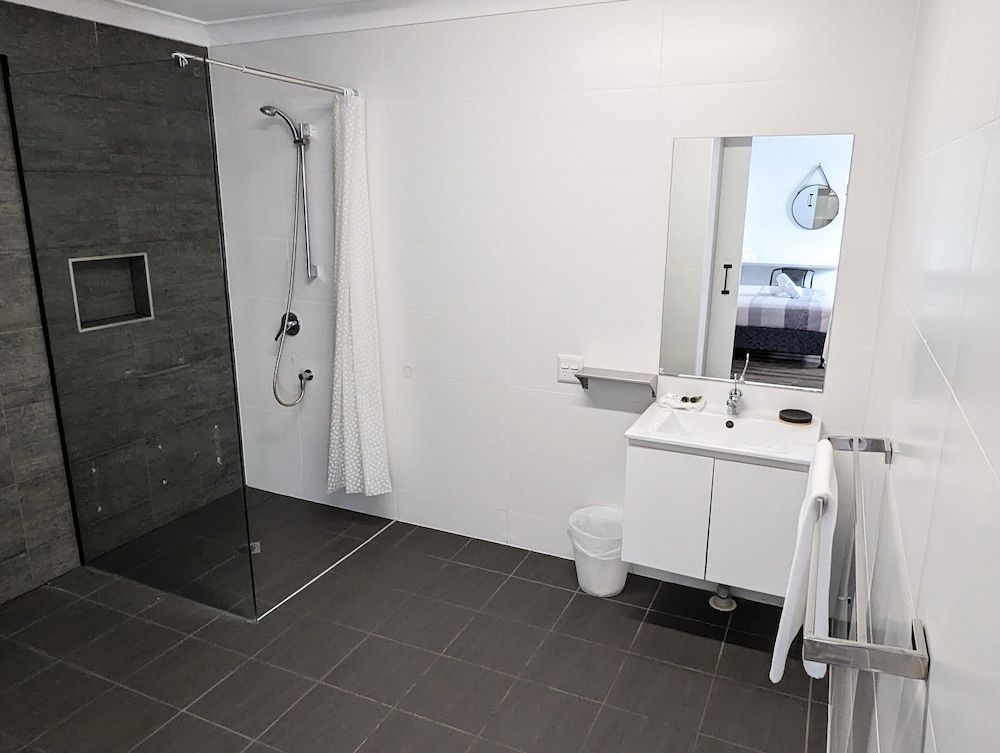 Escape On Lake Standard Studio, 1 Queen Bed, Ground Floor (Budget Studio) 5