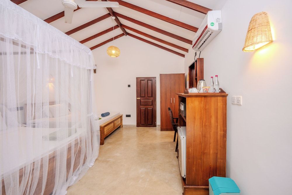 Central Beach Inn Deluxe Room 10