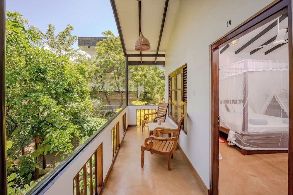 Central Beach Inn Deluxe Room, Balcony 6