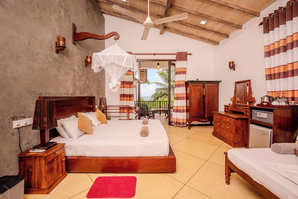 Central Beach Inn Luxury Room, Multiple Beds, Ocean View 2