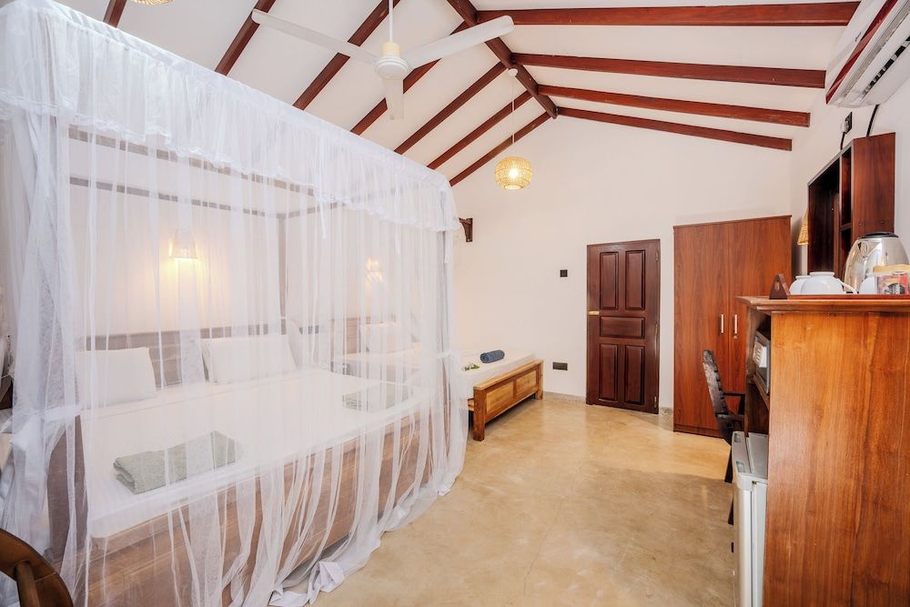 Central Beach Inn Deluxe Room 7