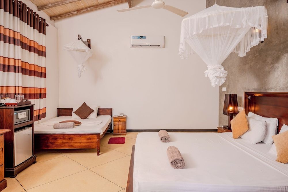 Central Beach Inn Luxury Room, Multiple Beds, Ocean View 3