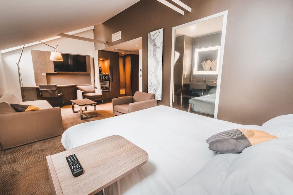 Executive Room, 1 Queen Bed with Sofa bed